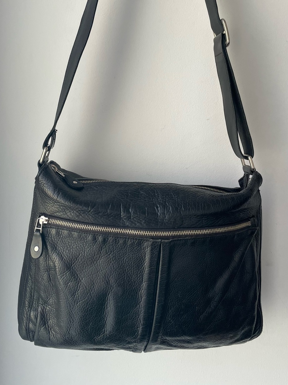 Roots Heritage Crossbody Pebbled Laptop / Messenger Bag - Black